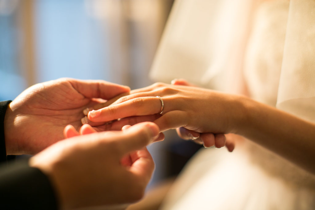 結婚指輪の交換　男女夫婦