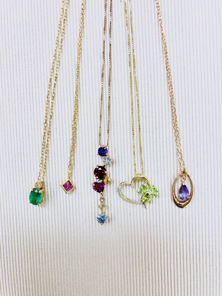 誕生石使用したネックレス