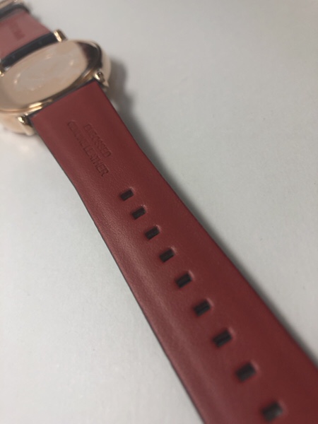 腕時計　エンポリオアルマーニ　EMPORIO ARMARI WATCH　AR11135　革ベルトの裏生地が赤い