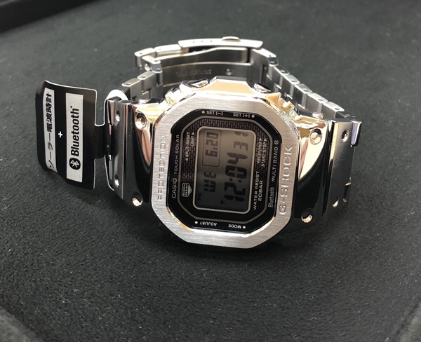 腕時計　ソーラー電波bluetoothを搭載したg-shock　GMW-B5000D-1JF