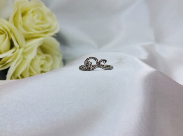 婚約指輪　Une Mariage　アンマリアージュ　Envelopper　アンヴロペ