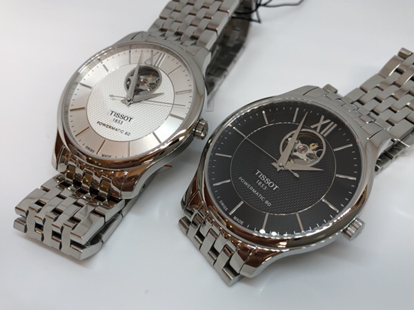腕時計　TISSOTT063.907.11.038.00とT063.907.11.058.00