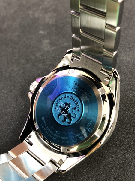 腕時計　グランドセイコー  SBGX285マスターショップ限定モデル  クォーツ  スポーティータイプの裏蓋側と獅子の紋章