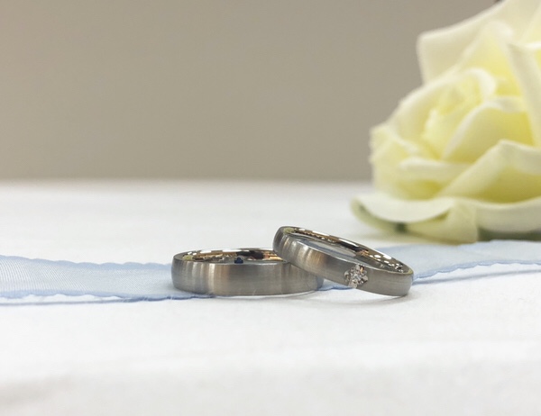 婚約指輪と結婚指輪のブランドSomething BlueのブライダルリングReflction （リフレクション）