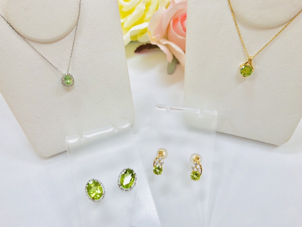 ペリドットのファッションネックレスとピアス
