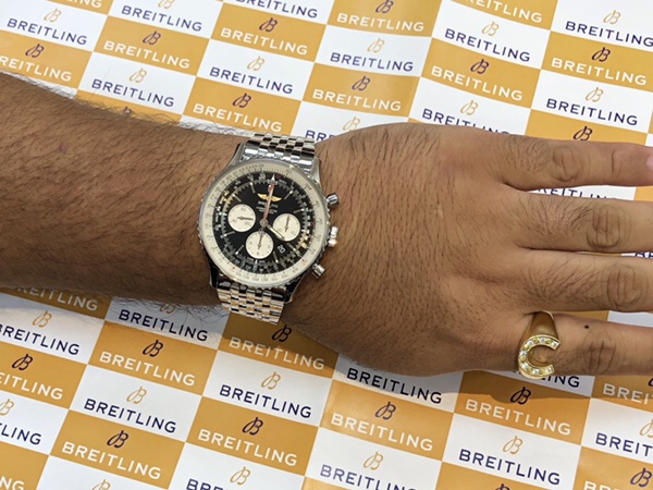腕時計　BREITLING ナビタイマー01