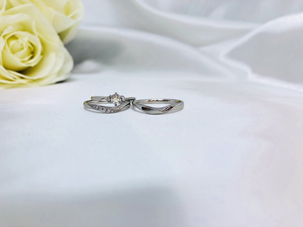 ブライダルリング婚約指輪と結婚指輪Quand de  Mariage santeサンテ
