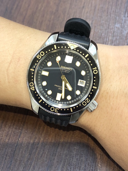 腕時計 SEIKO PROSPEX SBEX007を着用