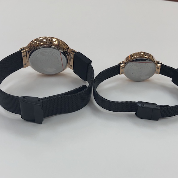 腕時計　bering ベーリング 14639-166と14627-166 の裏蓋側 