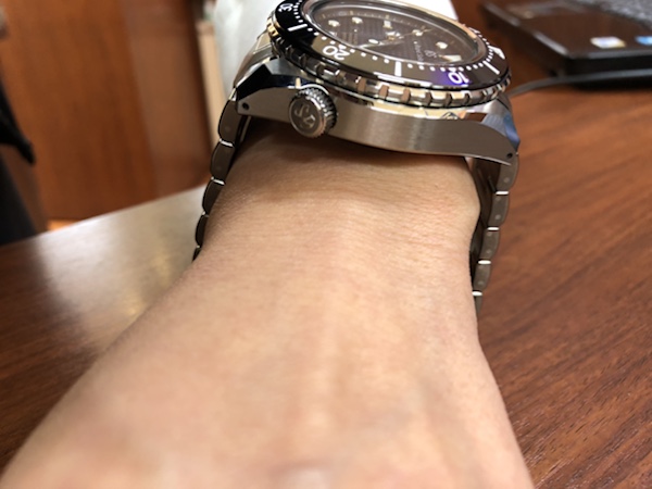 腕時計マスターショップ限定モデル SBGH255 メカニカル ダイバーズを着用