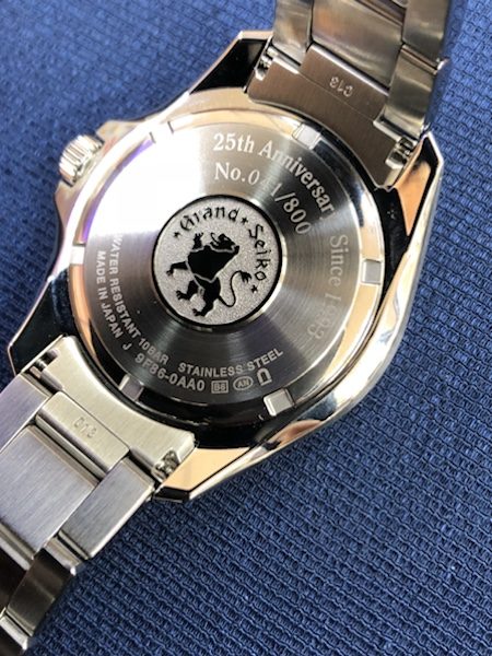 腕時計　グランドセイコー キャリバー9F 25周年記念限定モデル 数量800本 SBGN001の裏蓋側と獅子の紋章