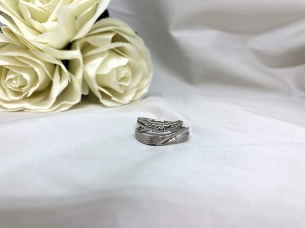 ブライダルリング　婚約指輪と結婚指輪　une Mariage Pensee (ポンセ)