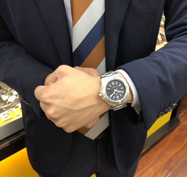 腕時計　BREITLING COLT AUTOMATIC 44を着用