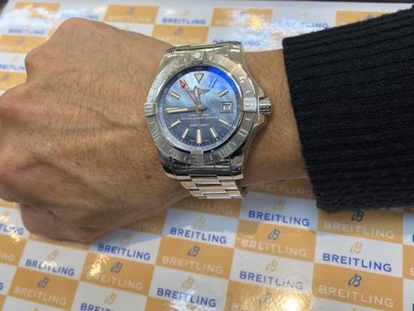 腕時計　アベンジャーII GMT MOP 