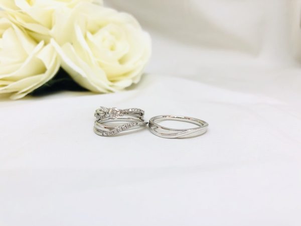ブライダルリング　婚約指輪と結婚指輪　エンゲージリングとマリッジリング　une Mariage　アンマリアージュ　Luminosite  eternelle（リュミノジテ   エテルネッル）