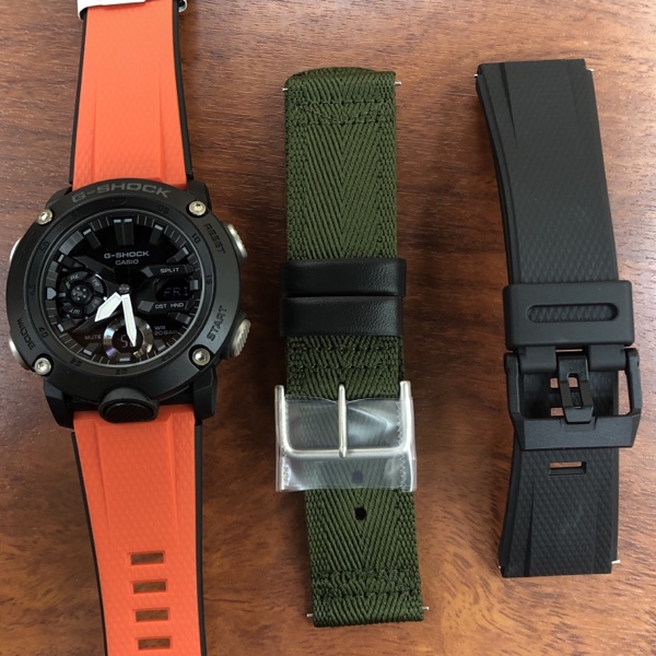 腕時計　G-SHOCK とベルト　GA-2000E-4JR