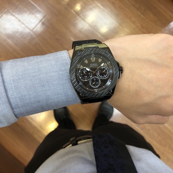 腕時計　GUESS オールブラック　W1058G3