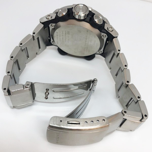 腕時計　G-SHOCKカーボンコアガードモデル　GST-B200D-1AJF