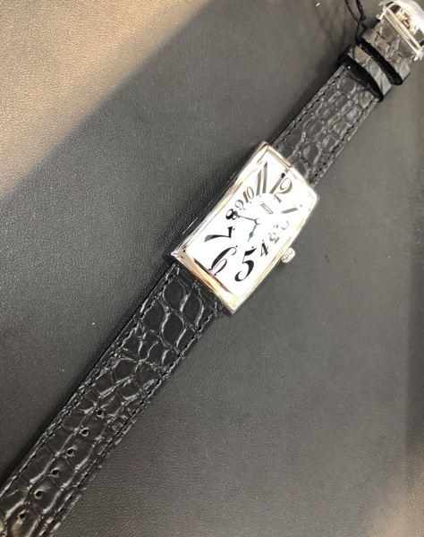 腕時計　TISSOT HERITAGE BANANA　T117.509.16.012.00