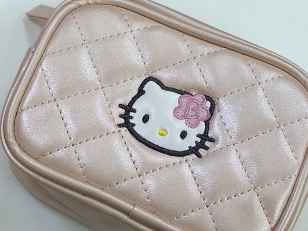 ハローキティ　ピンクキルトモチーフのポーチ