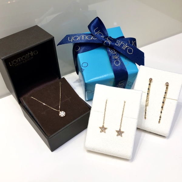 ファションジュエリー　ネックレス　ピアス
