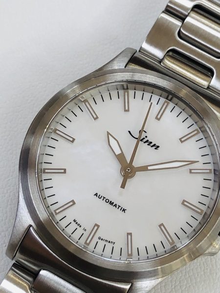 Sinn インストゥルメントウォッチ 556.I.PERLMUTT.W