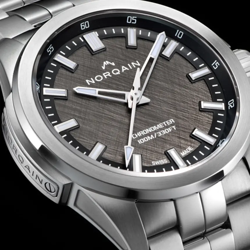 ブラックスクラッチダイヤルの質感