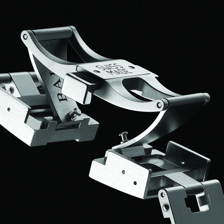 17.3mmの屈強なケース厚