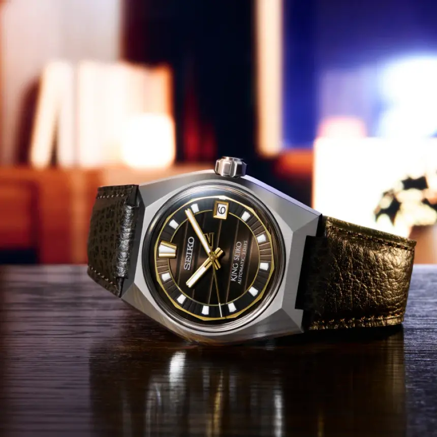 シースルーバックから覗く8L45