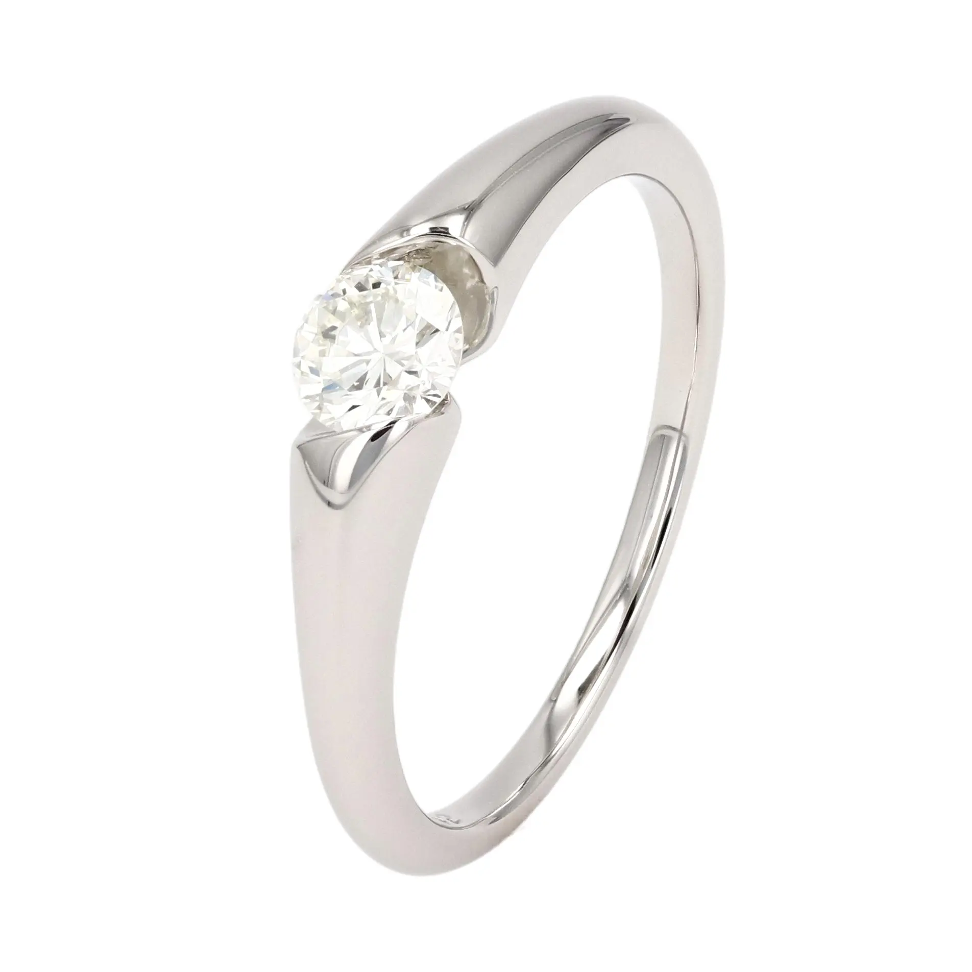 凛とした輝きを包む 0.342ct PTダイヤモンドリング #60005 角度違い画像