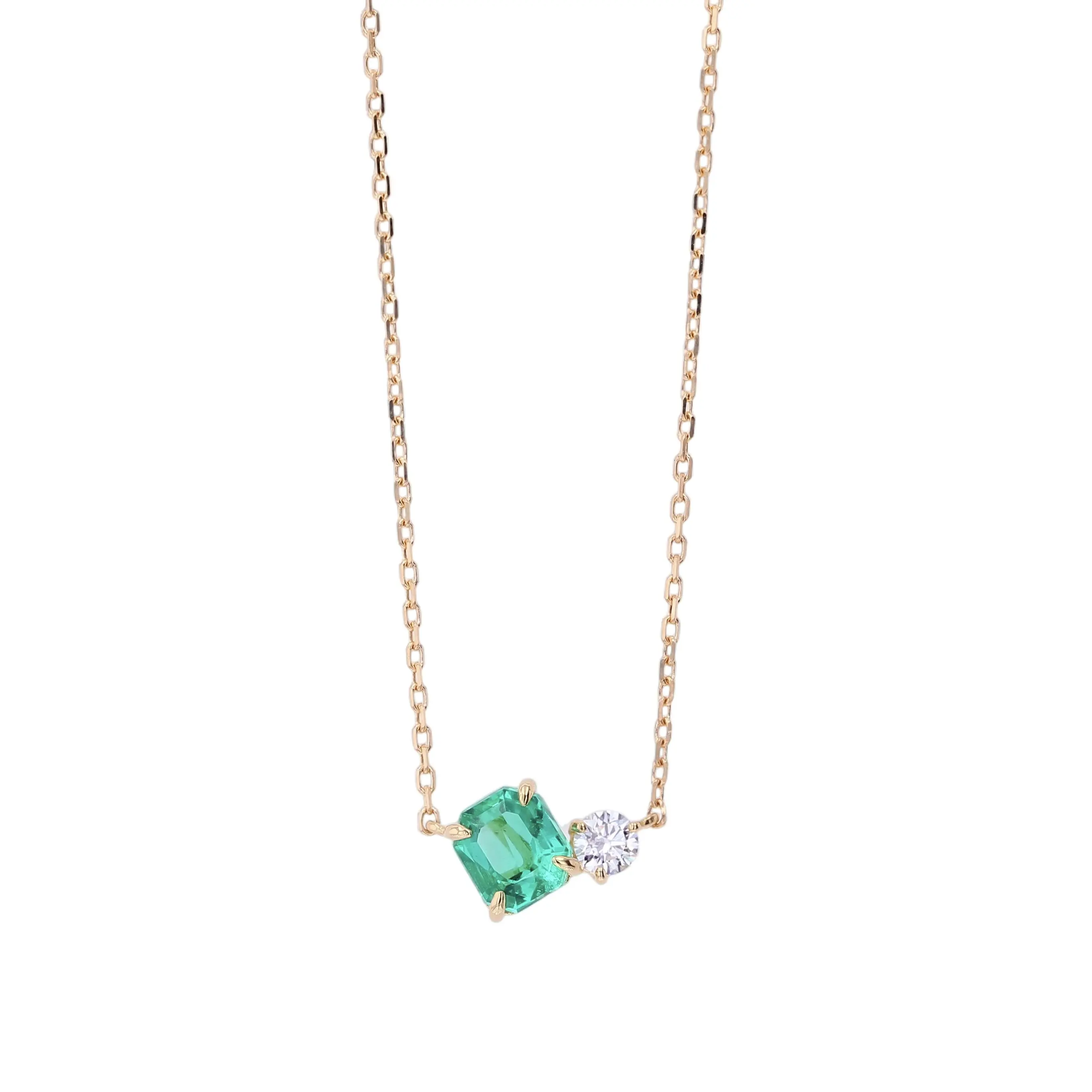鮮やかな翠を 軽やかに纏って 0.38ct エメラルド K18ネックレス #87002 メイン画像